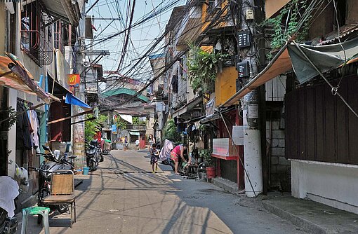 Eine enge Straße in den Philippinen
