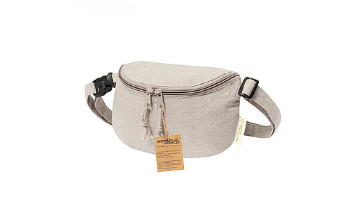 Naturfarbende Gürteltasche in seitlicher Ansicht