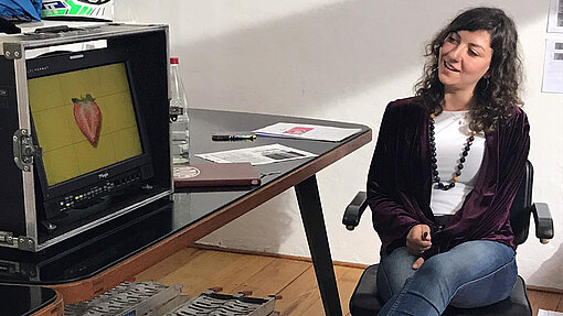 Sarah Fürstenberg bei der Filmproduktion. Sarah Fürstenberg bei der Filmproduktion.