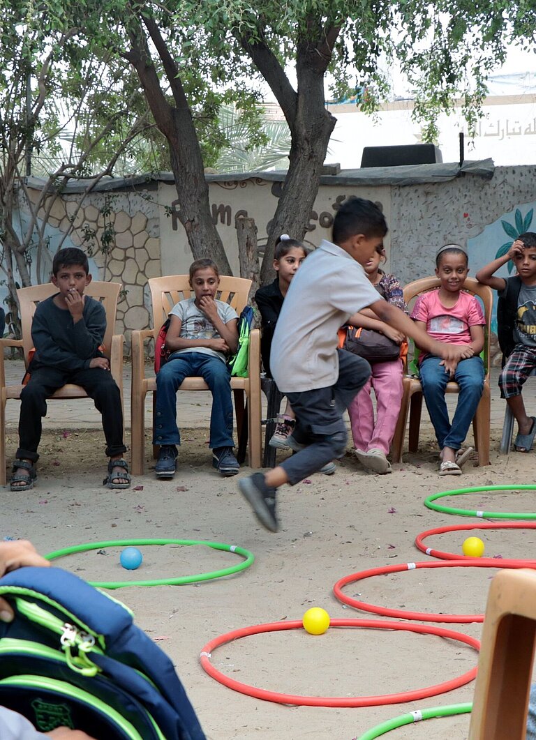 Kinder spielen in Gaza