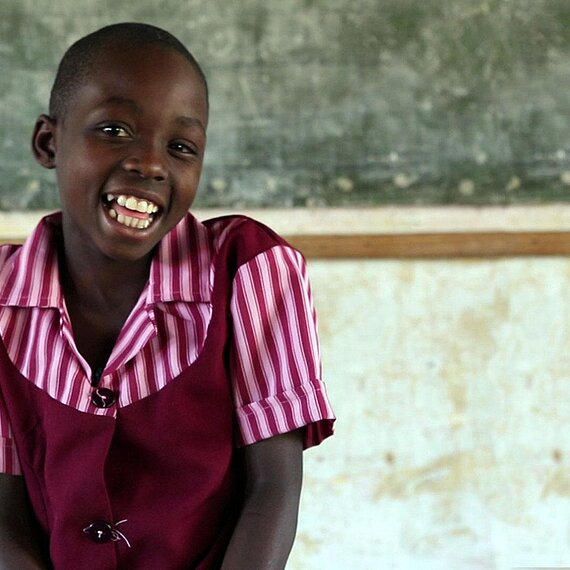 Mit unserem Projekt unterstützen wir junge Frauen und Mädchen dabei, den Kreislauf aus Armut, Frühverheiratung und finanzieller Abhängigkeit zu durchbrechen.