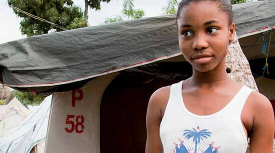 2013: Bedroht, bedrängt, benachteiligt - Mädchen und Katastrophen - Version für Kinder und Jugendliche - Titel