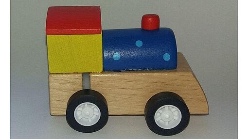 10190 Lokomotive Kleine bunte Holzlokomotive im Bausteinelook mit Rädern.