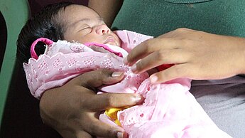 Der Wunsch nach kleineren Familien ist auch in vielen Entwicklungsländern vorhanden, doch dort fehlt es an Angeboten zur Familienplanung. © Plan Der Wunsch nach kleineren Familien ist auch in vielen Entwicklungsländern vorhanden, doch dort fehlt es an Angeboten zur Familienplanung. © Plan