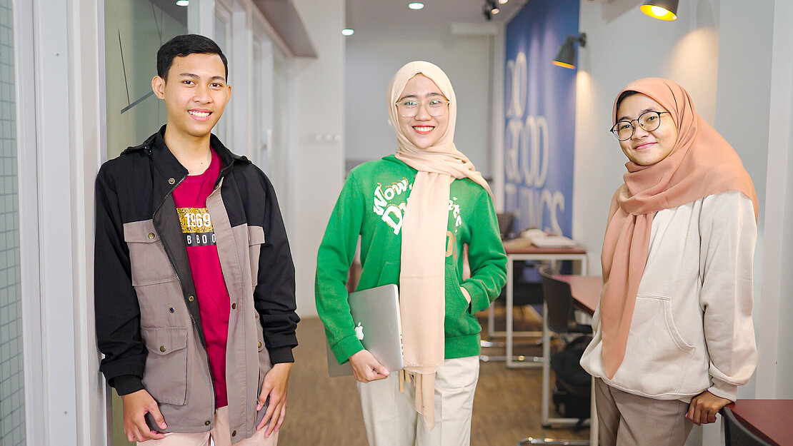 Drei junge, zertifizierte IT-Talente aus Indonesien Drei junge IT-Fachleute