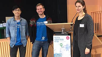 Helene, Nam und Tim von unserer Jugendgruppe Plan Action nehmen an der Jugendkonferenz in Berlin teil. © Plan Helene, Nam und Tim von unserer Jugendgruppe Plan Action nehmen an der Jugendkonferenz in Berlin teil. © Plan