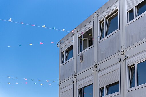 Blick auf das Containerdorf 