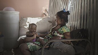 Teenagerschwangerschaften zählen zu den häufigsten Todesursachen für Mädchen zwischen 15 und 19 Jahren. © Pieter ten Hoopen / Plan International / UNFPA