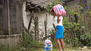 Frauen und Mädchen tragen die Hauptlast in der Corona-Krise. ©Plan International