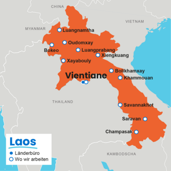 Karte von Laos mit Projektregionen von Plan International: Vientiane (Länderbüro), Bokeo, Luangnamtha, Oudomxay, Luangprabang, Xayabouly, Xiengkuang, Bolikhamxay, Khammouan, Savannakhet, Saravan und Champasak.