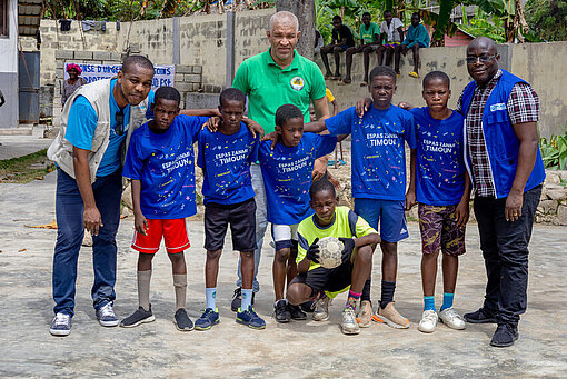 Gruppenfoto von Jungs aus Jacmel