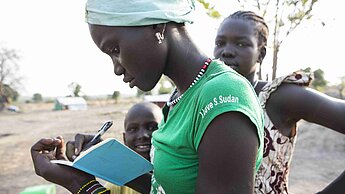 Auch Nyiel ist aus Südsudan nach Uganda geflohen und lebt nun im Baratuku Camp.