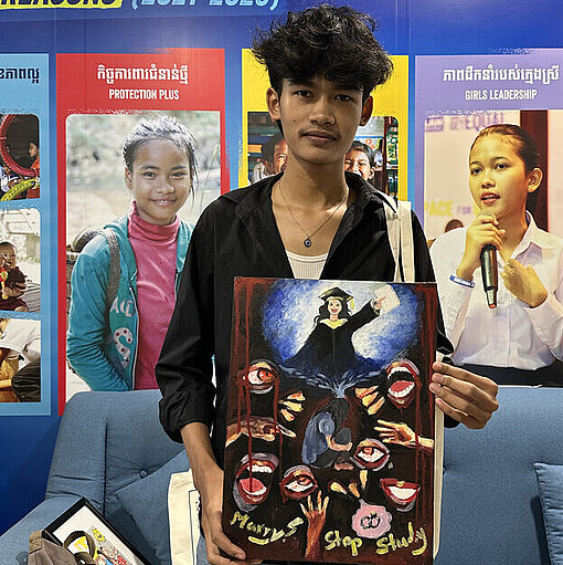 Mony Teav mit seinem Bild 