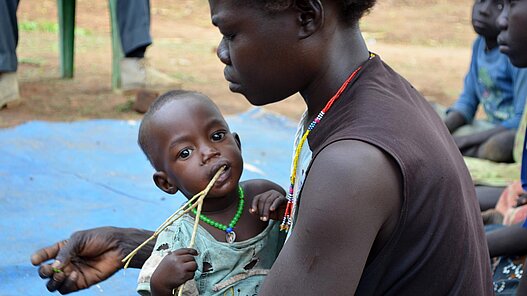 Mit diesem Geschenk unterstützen Sie die Versorgung von schwer unterernährten Kindern im Südsudan.