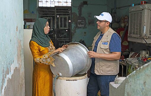 Ein Plan-Mitarbeiter besucht Basma