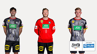 Der Deutsche Handballbund stiftete die original getragenen Nationaltrikots der Handball-WM 2021 der Männer in Ägypten, um damit das Projekt "Sport schafft sichere Schulen in Hanoi" zu unterstützen. (©Sascha Klahn/DHB)