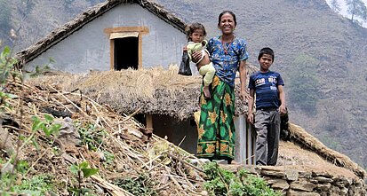 Abschied von Nira-mayas Familie.