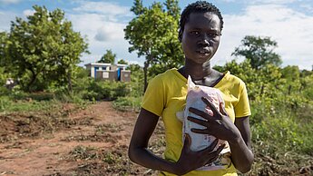[Translate to deutsch (AT):] Mädchen in Südsudan sind massiv von Hunger, Traumatisierung und Gewalt betroffen. Foto: Plan International
