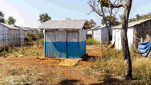 Hygienische Toilettenblöcke schützen vor Krankheiten und verbessern die Lebensumstände im Camp.