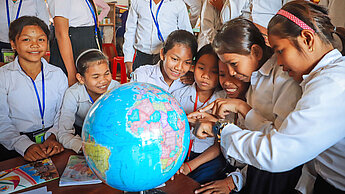 Schülerinnen und Schüler in Kambodscha