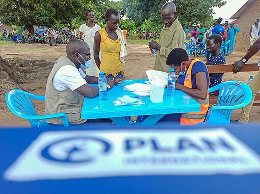 Sammelpunkte und sogenannte „Helpdesks“ haben sich bei der humanitären Hilfe in Südsudan bewährt Sammelpunkte und sogenannte „Helpdesks“ haben sich bei der humanitären Hilfe in Südsudan bewährt