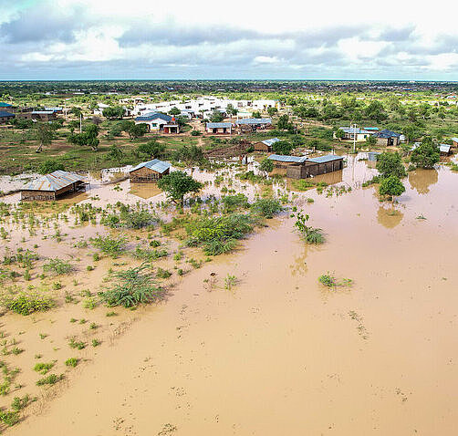 Überflutetes Dorf in Kenia