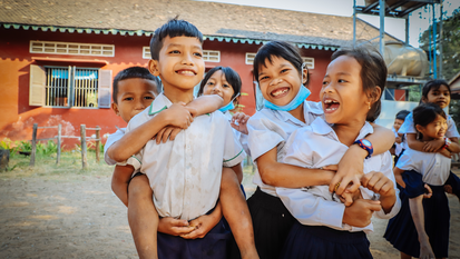 Wir setzen uns dafür ein, dass Kinder ihr Recht auf Bildung wahrnehmen und eine Schule besuchen können, um sich frei zu entfalten, wie hier in Kambodscha. ©Plan International Wir setzen uns dafür ein, dass Kinder ihr Recht auf Bildung wahrnehmen und eine Schule besuchen können, um sich frei zu entfalten, wie hier in Kambodscha. ©Plan International
