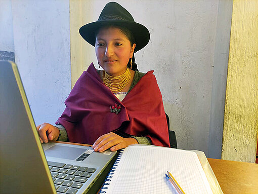Mercy setzt während der Corona-Pandemie ihr Studium digital fort Mercy setzt während der Corona-Pandemie ihr Studium digital fort