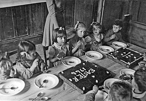 Oster-Kuchen für die Kinder von New Barn