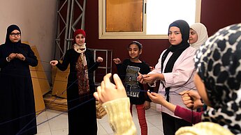 Die Projektaktivitäten umfassen auch Selbstverteidigungskurse. © Plan International / Essam Saad