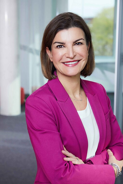 Julia Selle, Geschäftsführerin der Stiftung Hilfe mit Plan sowie Expertin für Nachhaltigkeit und Diversität Julia Selle, Expertin für Nachhaltigkeit und Diversität
