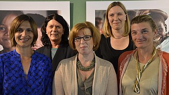 Für Plan engagieren sich ehrenamtlich Dr. Dorothee Ritz, Karin Risser, Barbara Daliri Freyduni, Dr. Juliane Hilf und Dr. Ulrike Schweibert (v. l. n. r.).