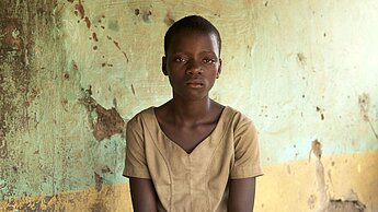 Esther wurde mit 13 von ihren Verwandten als Haushaltshilfe entführt. © Marc Schlossman / Plan
