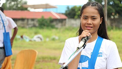 Alle Erlöse der Sprungpatenschaften beim Weltcup in Klingenthal fließen in das Projekt "Gleichberechtigt die Zukunft gestalten" in Kambodscha.