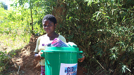 Zur Verbesserung der Hygienesituation verteilen wir Hygiene-Boxen in den Gemeinden. © Plan International / Bild stammt aus einem ähnlichen Plan-Projekt in Malawi..