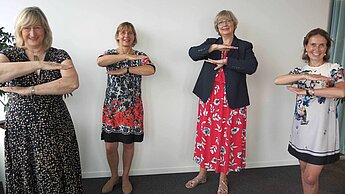 Gleichberechtigung für alle (v.l.n.r.): Manuela Rousseau (Beiersdorf AG), Maike Röttger, Martina Pampus (Managerinnen OWL) und Christiane Gräfin Matuschka (FidAR). ©Plan International Gleichberechtigung für alle (v.l.n.r.): Manuela Rousseau (Beiersdorf AG), Maike Röttger, Martina Pampus (Managerinnen OWL) und Christiane Gräfin Matuschka (FidAR). ©Plan International