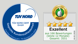 Links ist ein rundes TÜV NORD CERT-Siegel mit der Aufschrift „Geprüfte Kundenzufriedenheit“ zu sehen. Rechts befindet sich das eKomi-Kundenauszeichnungssiegel mit einem grünen Daumen und fünf goldenen Sternen. Darunter steht „Exzellent“ und die Information: „aus 166 Bewertungen (letzte 12 Monate), Gesamt: 3551; 18.05.2026“.
