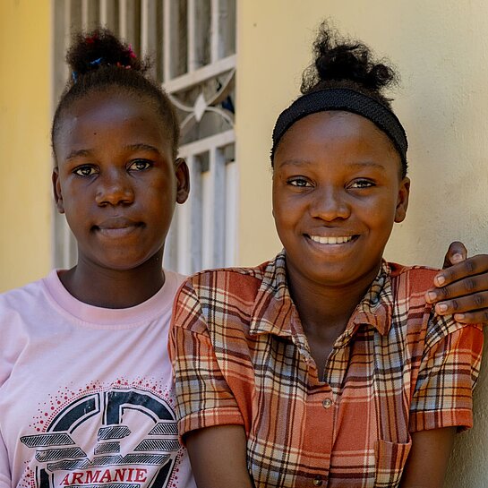 Zwei Mädchen aus Haiti