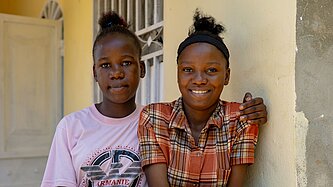 Zwei Mädchen aus Haiti