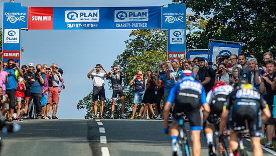 Die Deutschland Tour unterstützt Plan International