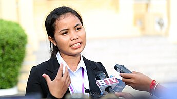 In Kamdoscha übernahmen mehr als 20 Mädchen für einen Tag eine Führungsposition. Chanky (18) übernahm den Posten des Ministers für Bildung, Jugend und Sport.