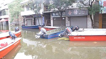 Wegen des heftigen Regens riefen die chinesischen Behörden landesweit die zweithöchste Alarmstufe "Orange" aus. © Plan