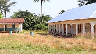 Im ländlichen Liberia in Lofa steht eine neu gebaute Schule