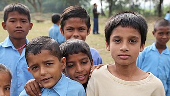 Kinder sind bei Naturkatastrophen besonders gefährdet. Plans oberste Priorität gilt daher dem Schutz der Mädchen und Jungen © Plan Kinder sind bei Naturkatastrophen besonders gefährdet. Plans oberste Priorität gilt daher dem Schutz der Mädchen und Jungen © Plan