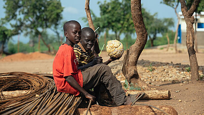 Rund 718.000 Kinder sollen in den kommenden drei Jahren vom „Joining Forces for Africa“-Projekt profitieren. Es wird in Äthiopien, Kenia, Mali, Senegal und Uganda durchgeführt. © Plan International/ Quinn Neely