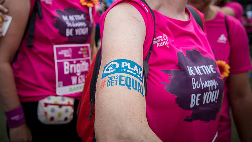 Mit unseren ‚Girls Get Equal‘-Tattoos machten viele Läuferinnen auf Gleichberechtigung aufmerksam. © Norbert Wilhelmi