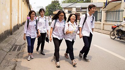Alle Erlöse der Sprungpatenschaften beim Weltcup in Klingenthal fließen in das Projekt "Sichere Städte für Mädchen" in Hanoi, Vietnam.