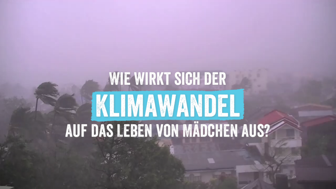 Thumbnail: Schriftzug "Wie wirkt sich der Klimawandel auf das Leben von Mädchen aus?" vor deiner Stadt im Sturm.