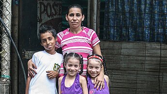 Viele vertriebene Familien in Kolumbien finden in ihrem neuen Wohnort schlecht Anschluss.