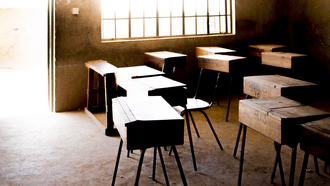Ein leeres Klassenzimmer in Kenia